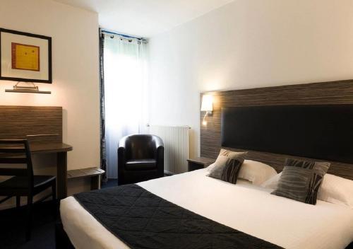 Foto de una habitación de The Originals City Hôtel, Aéroport Beauvais (ex: Inter-Hotel)