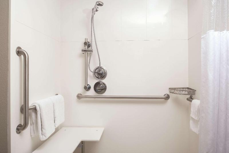 Room – Hotel La Quinta by Wyndham Fairfield - Napa Valley