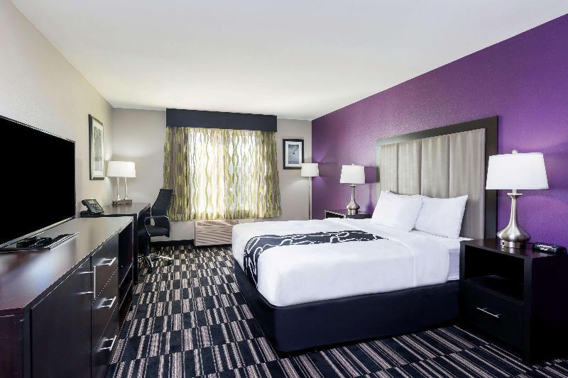 Room – Hotel La Quinta by Wyndham Fairfield - Napa Valley