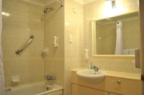 Foto del baño de Holiday Inn Reading West, an IHG Hotel