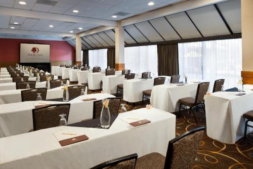 Foto de los servicios de Hotel Hilton Los Angeles-Culver City, CA