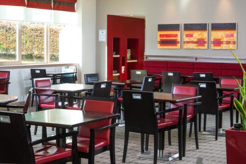 Dining – Holiday Inn Express London - Dartford, an IHG Hotel
