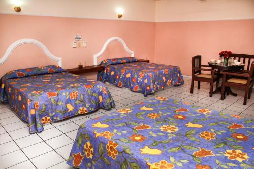 Foto de una habitación de Blue Pacific Hotel-Suites