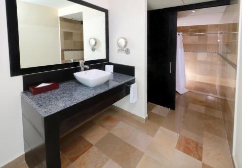 Foto del baño de Crowne Plaza Queretaro, an IHG Hotel