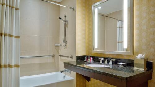 Foto del baño de Atlanta Marriott Buckhead Hotel &amp;amp; Conference Center