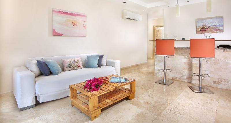 Foto de una habitación de Hotel Saylam Suites