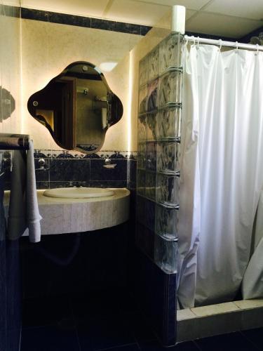 Foto del baño de Hotel Cuellar