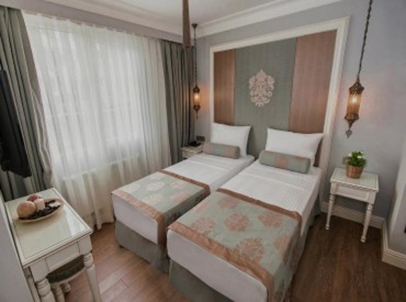 Foto de una habitación de Raymond Blue Hotel