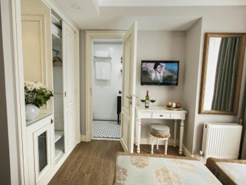 Foto de una habitación de Raymond Blue Hotel