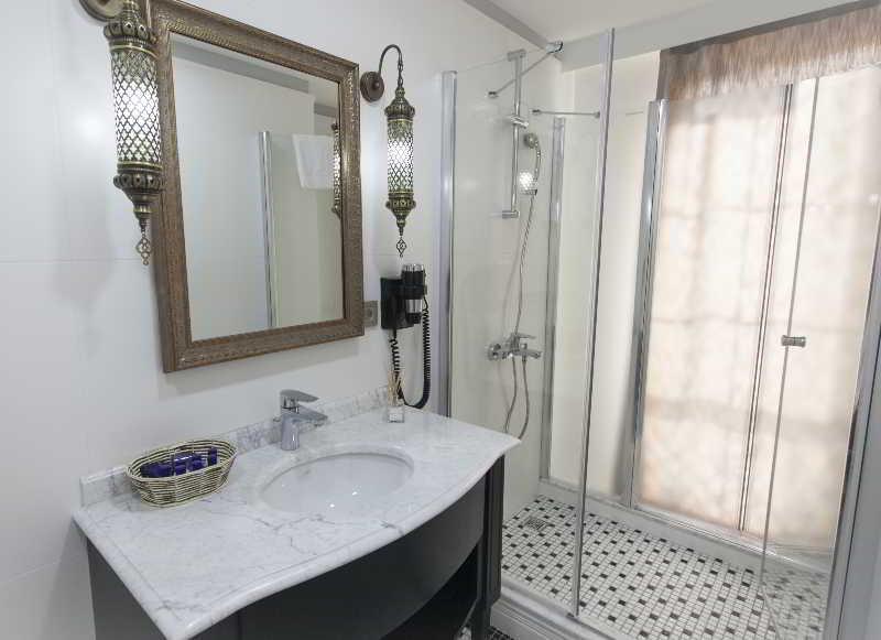 Foto del baño de Raymond Blue Hotel