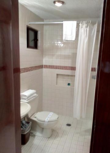 Foto del baño de Hotel La Loma