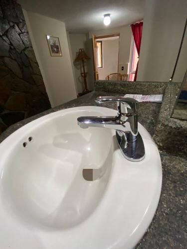 Foto del baño de Hotel Alameda Suites