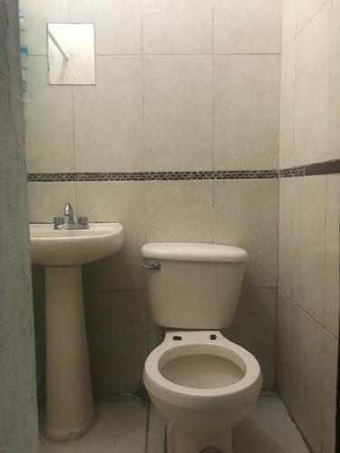 Foto del baño de Albergue Departamentos Zona Dorada