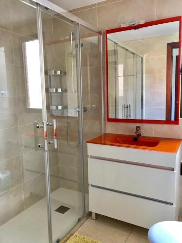 Foto del baño de Alquileres Vacacionales Los Gemelos 2- Aloturin Benidorm