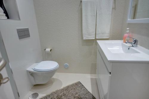 Bathroom – Apartamentos 7 Saias Marginal
