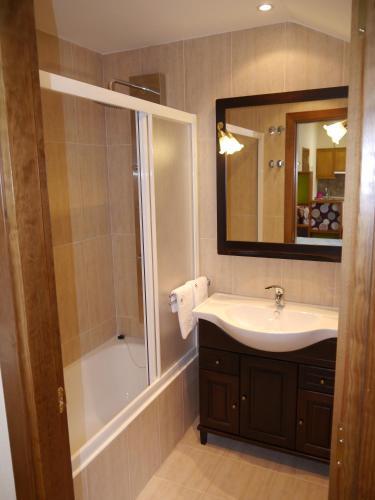 Foto del baño de Apartamentos Russell