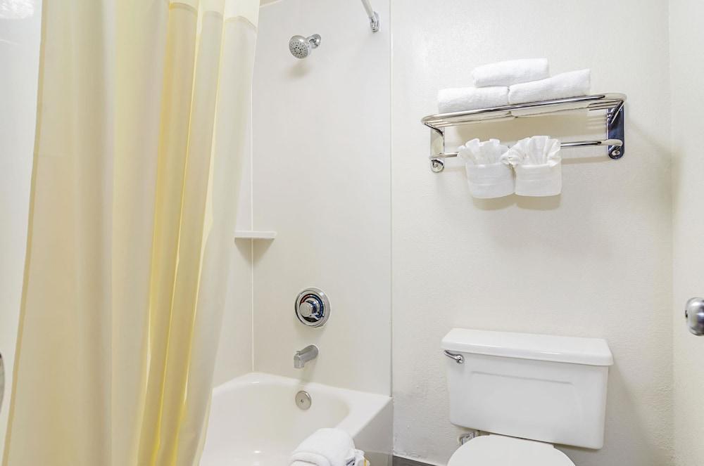 Foto del baño de Hotel Quality Inn West End