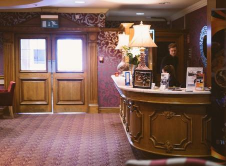 Foto de las zonas nobles de The Farnham Arms Hotel