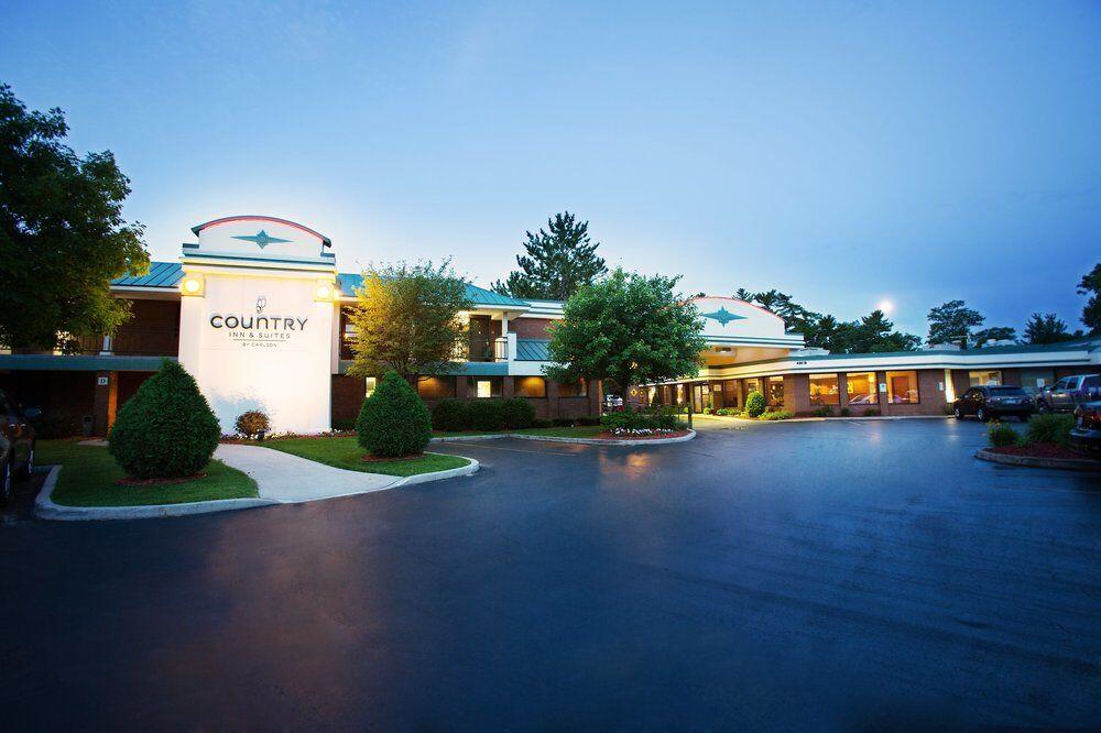 Photo – Hotel Country Inn &amp;amp; Suites by Radisson, Traverse City, MI