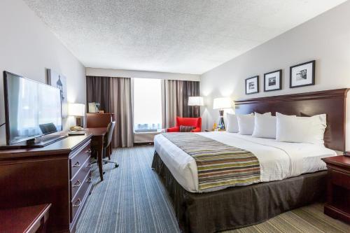 Room – Hotel Country Inn &amp;amp; Suites by Radisson, Traverse City, MI