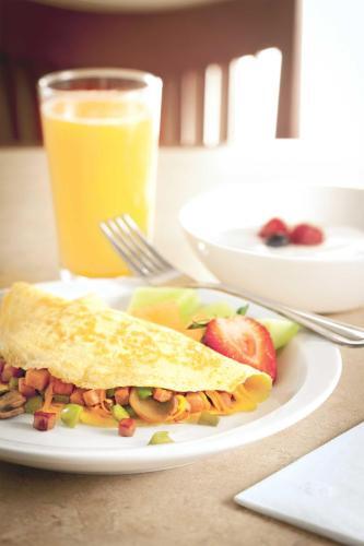 Dining – Hotel Country Inn &amp;amp; Suites by Radisson, Traverse City, MI