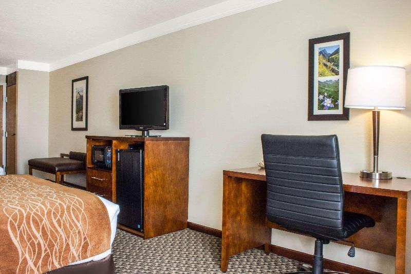 Foto de una habitación de Hotel Comfort Inn &amp;amp; Suites Durango
