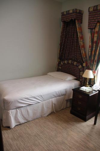 Foto de una habitación de Centennial Hotel