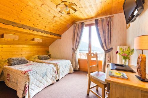 Foto de una habitación de Logis Hotel &amp;amp; Spa Beau-Site