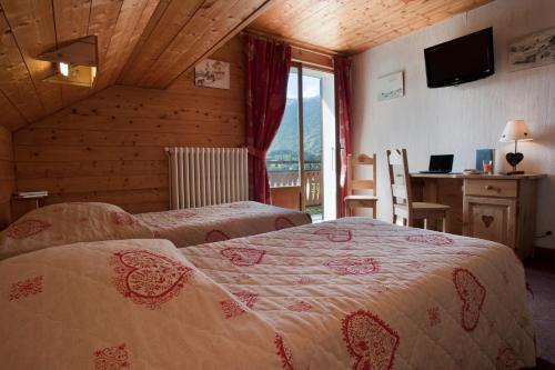 Foto de una habitación de Logis Hotel &amp;amp; Spa Beau-Site