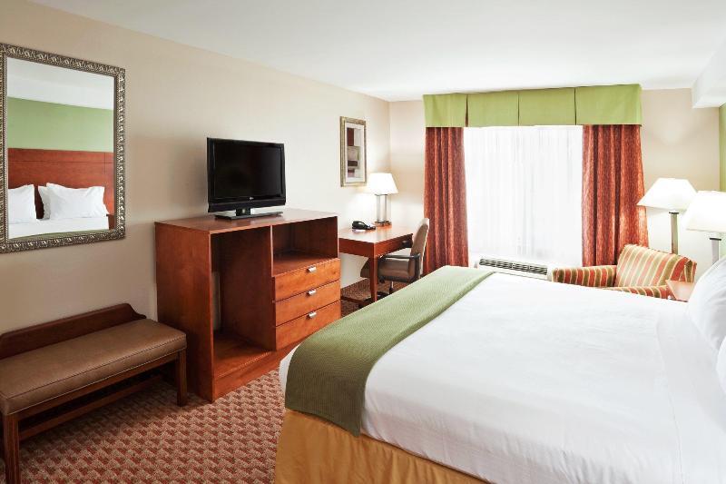 Foto de una habitación de Holiday Inn Express &amp;amp; Suites Niagara Falls, an IHG Hotel