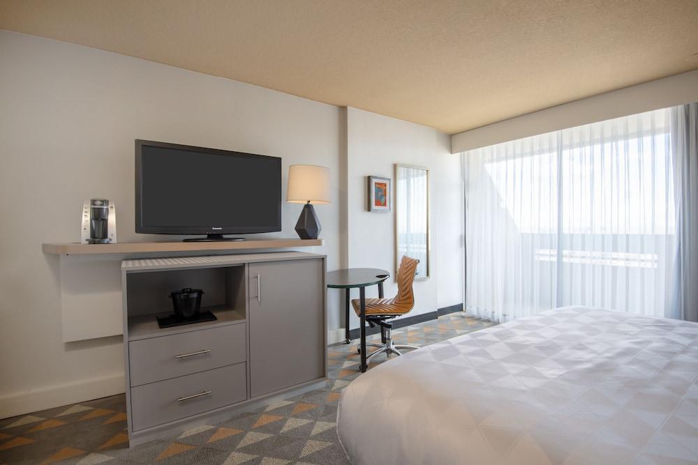 Foto de una habitación de Holiday Inn Denver East, an IHG Hotel