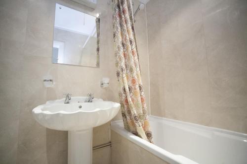 Bathroom – Hotel The White Swan Halifax