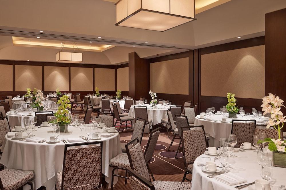 Foto de restauración de Hotel Le Meridien Arlington