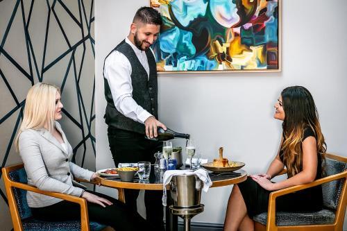 Dining – Hotel Inn on the Square