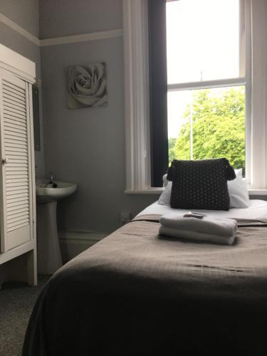 Foto de una habitación de St Andrews House Hotel