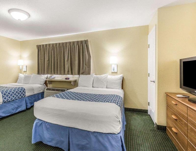 Room – Suburban Extended Stay Hotel Fort Myers Cape Coral