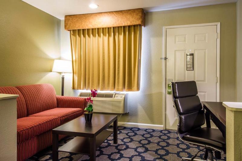 Foto general de Hotel Comfort Inn &amp;amp; Suites Near Folsom Lake