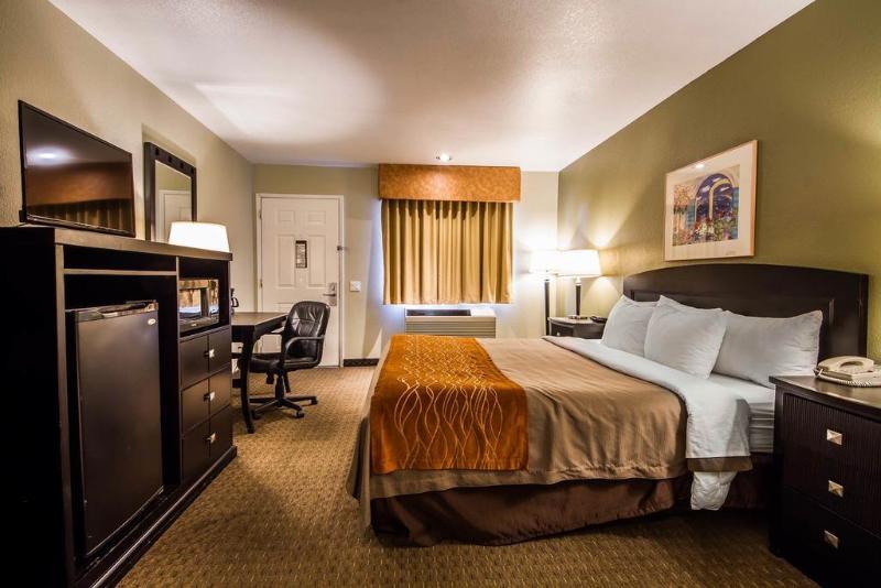 Foto general de Hotel Comfort Inn &amp;amp; Suites Near Folsom Lake
