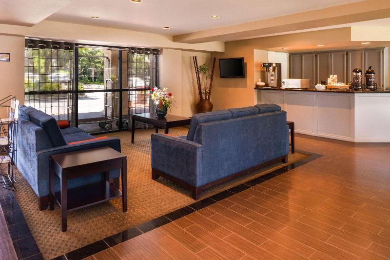 Foto general de Hotel Comfort Inn &amp;amp; Suites Near Folsom Lake