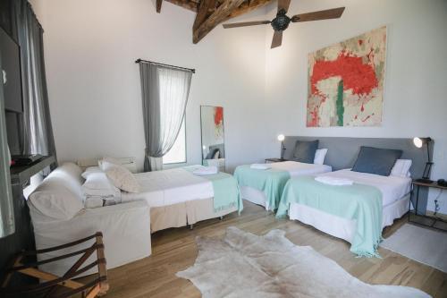 Foto de una habitación de Estancia La Paz Hotel