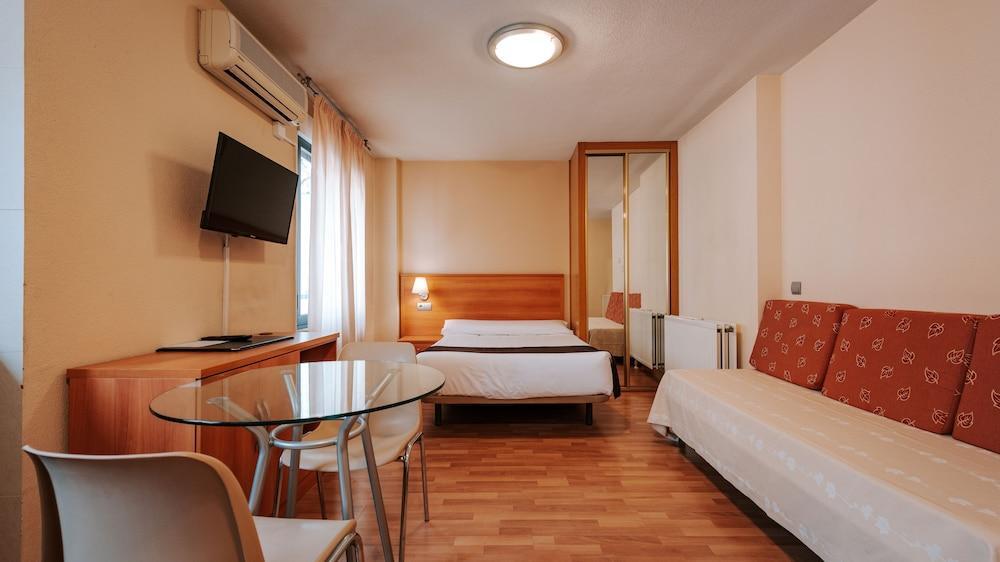 Foto de una habitación de JCH Congreso Apartamentos