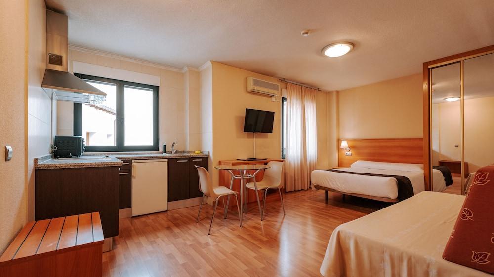 Foto de una habitación de JCH Congreso Apartamentos