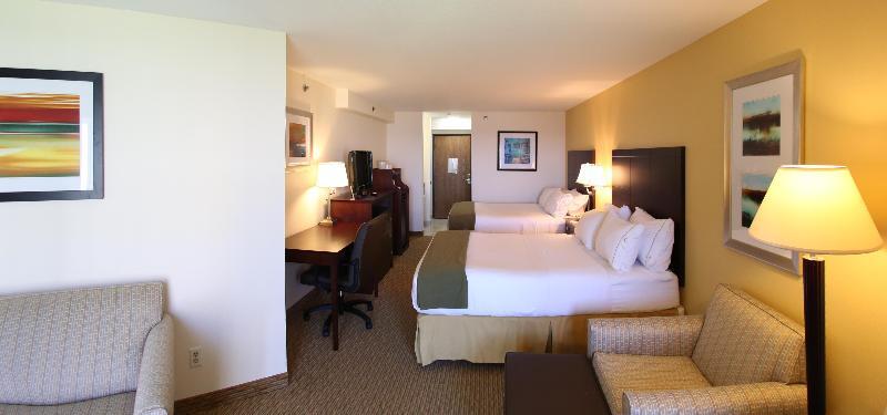 Room – Holiday Inn Express Lake Front - St Ignace, an IHG Hotel