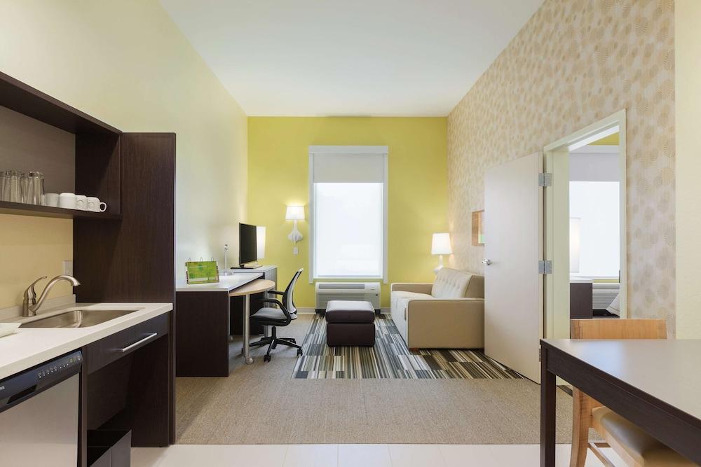 Foto de una habitación de Hotel Home2 Suites by Hilton Canton