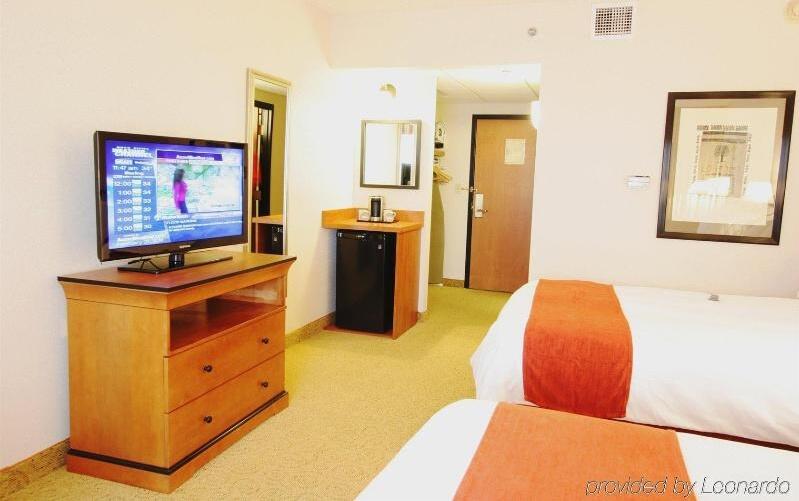 Photo – Hotel Radisson On John Deere Commons Moline