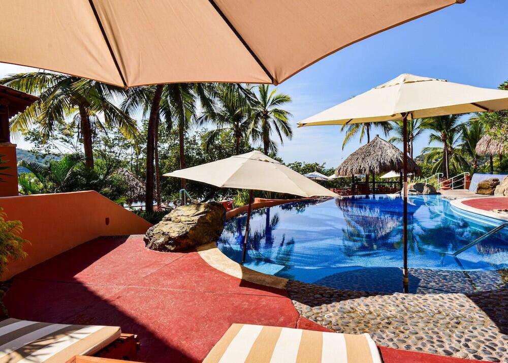 Embarc Zihuatanejo