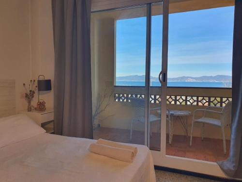 Foto de una habitación de Hotel Riomar