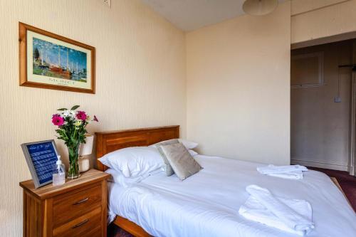 Room – The Royal Hotel