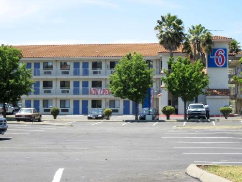 Photo – Motel 6 Fairfield - Napa Valley