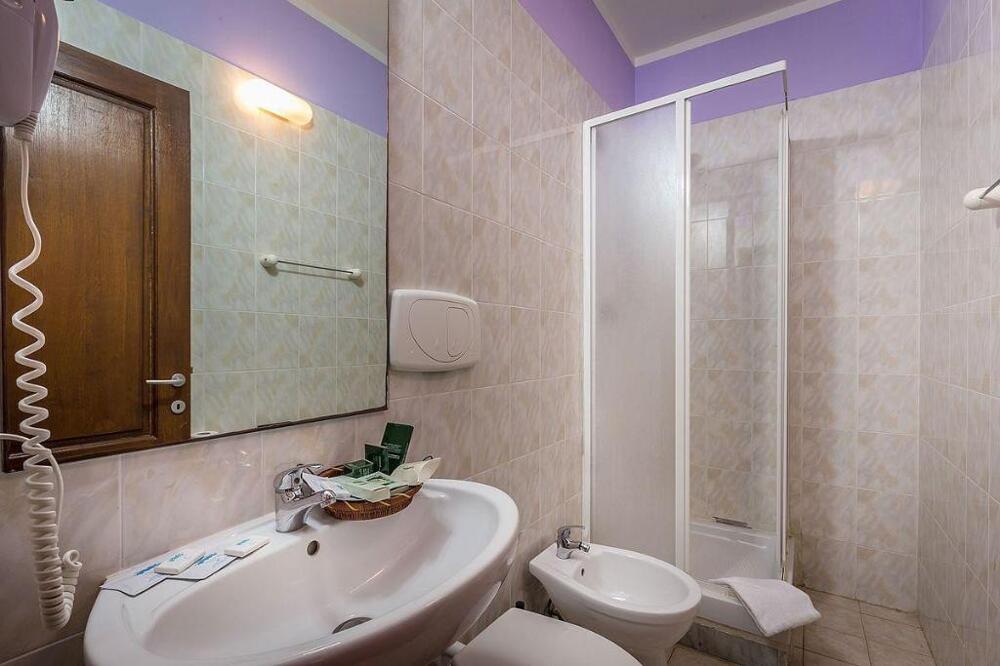 Foto de una habitación de Hotel Real Ristorante e Pizzeria PARKING FREE !!!